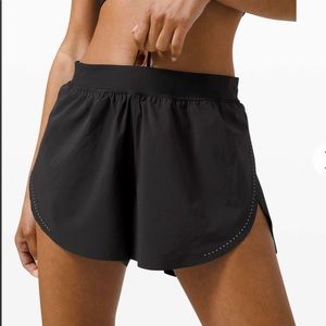 Lululemon Find Your Pace Shorts 3” Lined size 6
